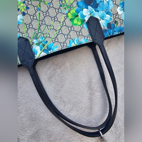 Authentic large Gucci GG Monogram Blooms Reversible Tote - Picture 14 of 16
